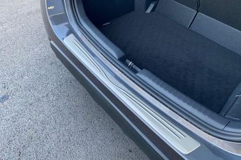 Toyota Yaris 1.5 VVT-h Design Hatchback 5dr Petrol Hybrid E-CVT Euro 6 (s/s) 