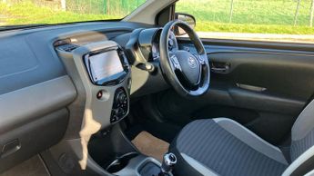 Toyota AYGO 1.0 VVT-i x-play x-shift Euro 6 5dr