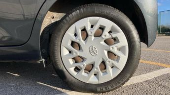 Toyota AYGO 1.0 VVT-i x-play x-shift Euro 6 5dr