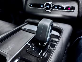 Volvo XC90 Core B5 AWD (250 hp) Auto 7 seat