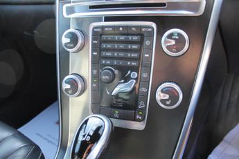 Volvo XC60 2.4 D5 R-Design Lux Nav Auto AWD Euro 6 (s/s) 5dr