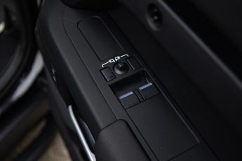 Land Rover Defender 90 3.0 D250 MHEV Hard Top SUV 3dr Diesel Auto 4WD SWB Euro 6 (s/s) 