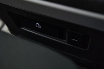 Land Rover Defender 90 3.0 D250 MHEV Hard Top SUV 3dr Diesel Auto 4WD SWB Euro 6 (s/s) 