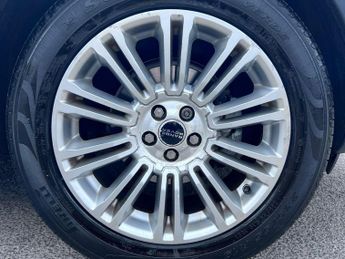 Land Rover Range Rover Evoque 2.2 SD4 Prestige SUV 5dr Diesel Auto 4WD Euro 5 (190 ps)