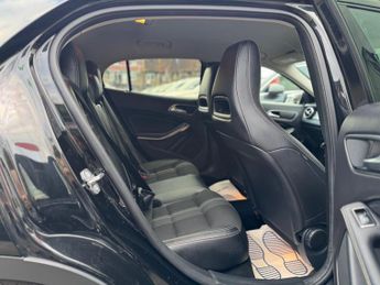 Mercedes-Benz GLA 1.6 GLA180 Urban Edition 7G-DCT Euro 6 (s/s) 5dr