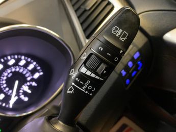 Hyundai Santa Fe 2.2 CRDi Blue Drive Premium SE Auto 4WD Euro 6 (s/s) 5dr (7 Seat