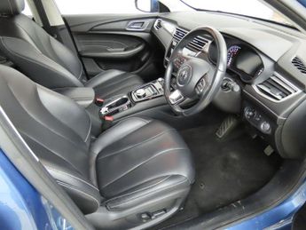 MG MG5 61.1kWh Exclusive Long Range Auto 5dr