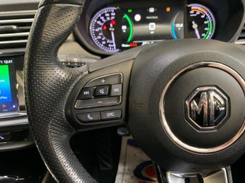 MG MG5 61.1kWh Exclusive Long Range Auto 5dr