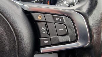 Jaguar F-PACE 2.0 D240 R-Sport Auto AWD Euro 6 (s/s) 5dr