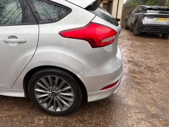 Ford Focus 1.0T EcoBoost ST-Line Auto Euro 6 (s/s) 5dr