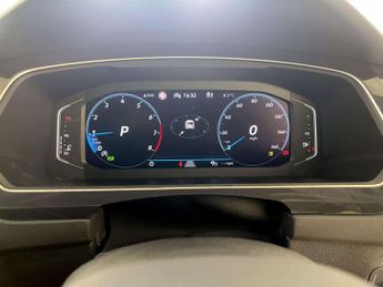 Volkswagen Tiguan 1.5 TSI R-Line SUV 5dr Petrol DSG Euro 6 (s/s) (150 ps)