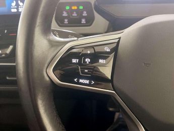 Volkswagen ID.3 Pro 58kWh Family Hatchback 5dr Electric Auto (145 ps)