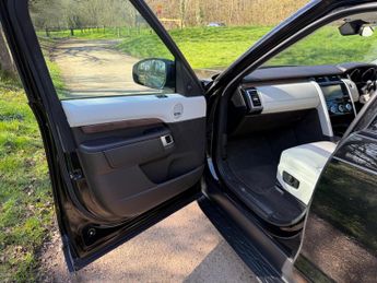 Land Rover Discovery 3.0 TD V6 HSE Luxury Auto 4WD Euro 6 (s/s) 5dr