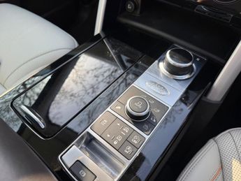 Land Rover Discovery 3.0 TD V6 HSE Luxury Auto 4WD Euro 6 (s/s) 5dr