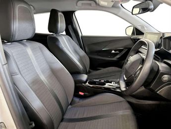 Peugeot E-2008 50kWh Allure Premium SUV 5dr Electric Auto (136 ps)