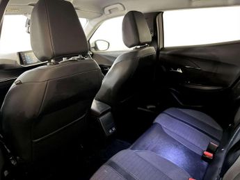 Peugeot E-2008 50kWh Allure Premium SUV 5dr Electric Auto (136 ps)