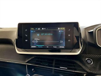 Peugeot E-2008 50kWh Allure Premium SUV 5dr Electric Auto (136 ps)