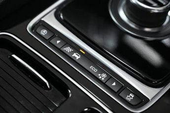 JAGUAR F-PACE 2.0 D240 R-Sport SUV 5dr Diesel Auto AWD Euro 6 (s/s) (240 ps) +