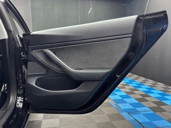 Tesla Model 3 (Dual Motor) Long Range Auto 4WDE 4dr