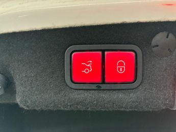 Mercedes-Benz C Class 2.1 C220 BlueTEC AMG Line (Premium) G-Tronic+ Euro 6 (s/s) 4dr