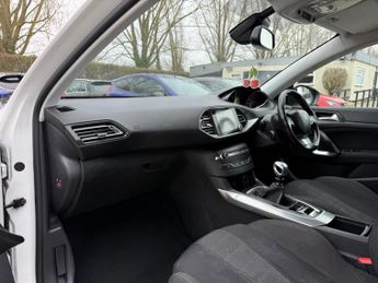 Peugeot 308 1.2 PureTech Allure Euro 6 (s/s) 5dr