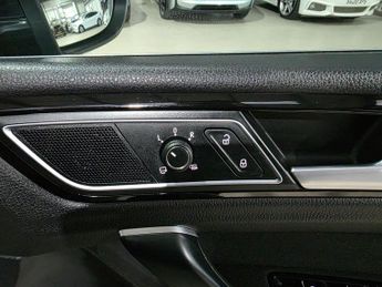 Volkswagen Golf SV 1.4 TSI ACT GT DSG Euro 6 (s/s) 5dr