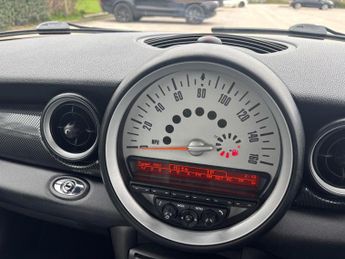 MINI Convertible 2.0 Cooper SD Euro 5 (s/s) 2dr