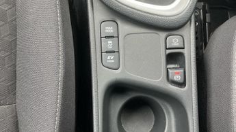 Toyota Yaris 1.5 VVT-h Design E-CVT Euro 6 (s/s) 5dr