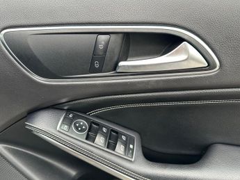 Mercedes-Benz GLA 1.6 GLA180 Urban Edition 7G-DCT Euro 6 (s/s) 5dr