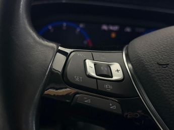 Volkswagen T-Roc 1.5 TSI EVO SEL DSG Euro 6 (s/s) 5dr