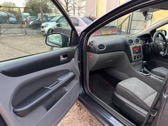 Ford Focus 1.6 Zetec 5dr