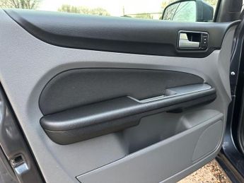 Ford Focus 1.6 Zetec 5dr