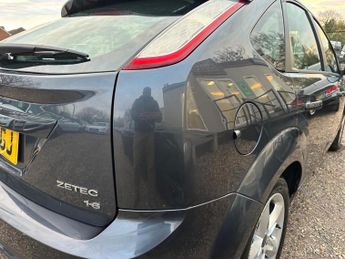 Ford Focus 1.6 Zetec 5dr