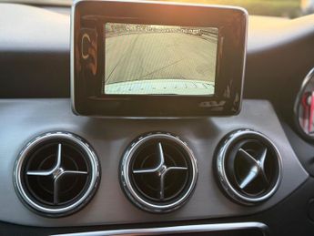 Mercedes-Benz GLA 2.1 GLA200d AMG Line (Premium) SUV 5dr Diesel 7G-DCT 4MATIC Euro