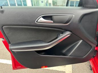 Mercedes-Benz A Class 1.6 A200 AMG Line 7G-DCT Euro 6 (s/s) 5dr