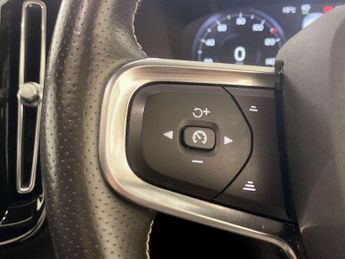 Volvo XC40 1.5h T5 Twin Engine Recharge 10.7kWh R-Design Pro SUV 5dr Petrol