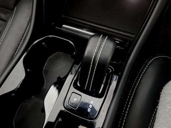 Volvo XC40 1.5h T5 Twin Engine Recharge 10.7kWh R-Design Pro SUV 5dr Petrol