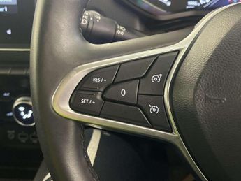 Renault Clio 1.0 TCe Evolution Hatchback 5dr Petrol Manual Euro 6 (s/s) (90 p