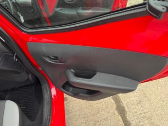 Toyota AYGO 1.0 VVT-i x-play x-shift Euro 5 5dr Euro 5