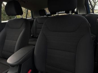 Hyundai IONIQ 1.6 h-GDi Premium DCT Euro 6 (s/s) 5dr