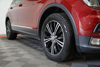 Volkswagen Tiguan 2.0 TDI BlueMotion Tech SE Navigation DSG 4Motion Euro 6 (s/s) 5