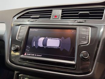 Volkswagen Tiguan 2.0 TDI BlueMotion Tech SE Navigation DSG 4Motion Euro 6 (s/s) 5