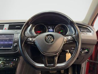 Volkswagen Tiguan 2.0 TDI BlueMotion Tech SE Navigation DSG 4Motion Euro 6 (s/s) 5