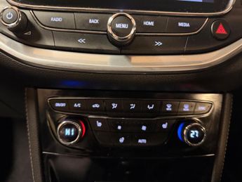 Vauxhall Astra 1.4i Turbo Elite Nav Sports Tourer Auto Euro 6 (s/s) 5dr