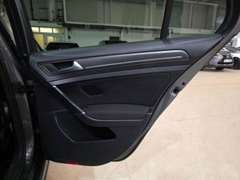 Volkswagen Golf 1.4 TSI 8.7kWh GTE Advance DSG Euro 6 (s/s) 5dr