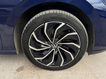 Volkswagen Golf 1.5 eTSI MHEV Style DSG Euro 6 (s/s) 5dr