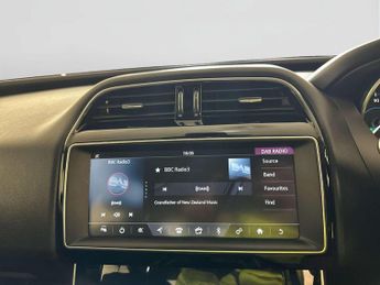 Jaguar XE 2.0d SE Saloon 4dr Diesel Manual Euro 6 (s/s) (163 ps)