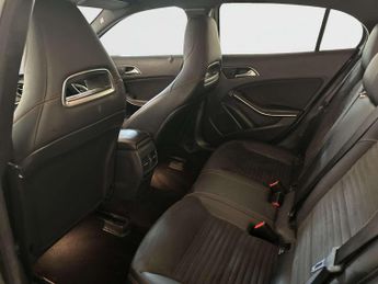 Mercedes-Benz GLA 2.1 GLA220d AMG Line SUV 5dr Diesel 7G-DCT 4MATIC Euro 6 (s/s) (