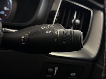 Volvo XC60 2.0 D4 R-Design Auto AWD Euro 6 (s/s) 5dr