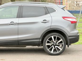 Nissan Qashqai 1.2 DIG-T Tekna XTRON 2WD Euro 6 (s/s) 5dr